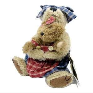 Momma McGoldberg and Cissy Boyd’s Collectible Bear‎